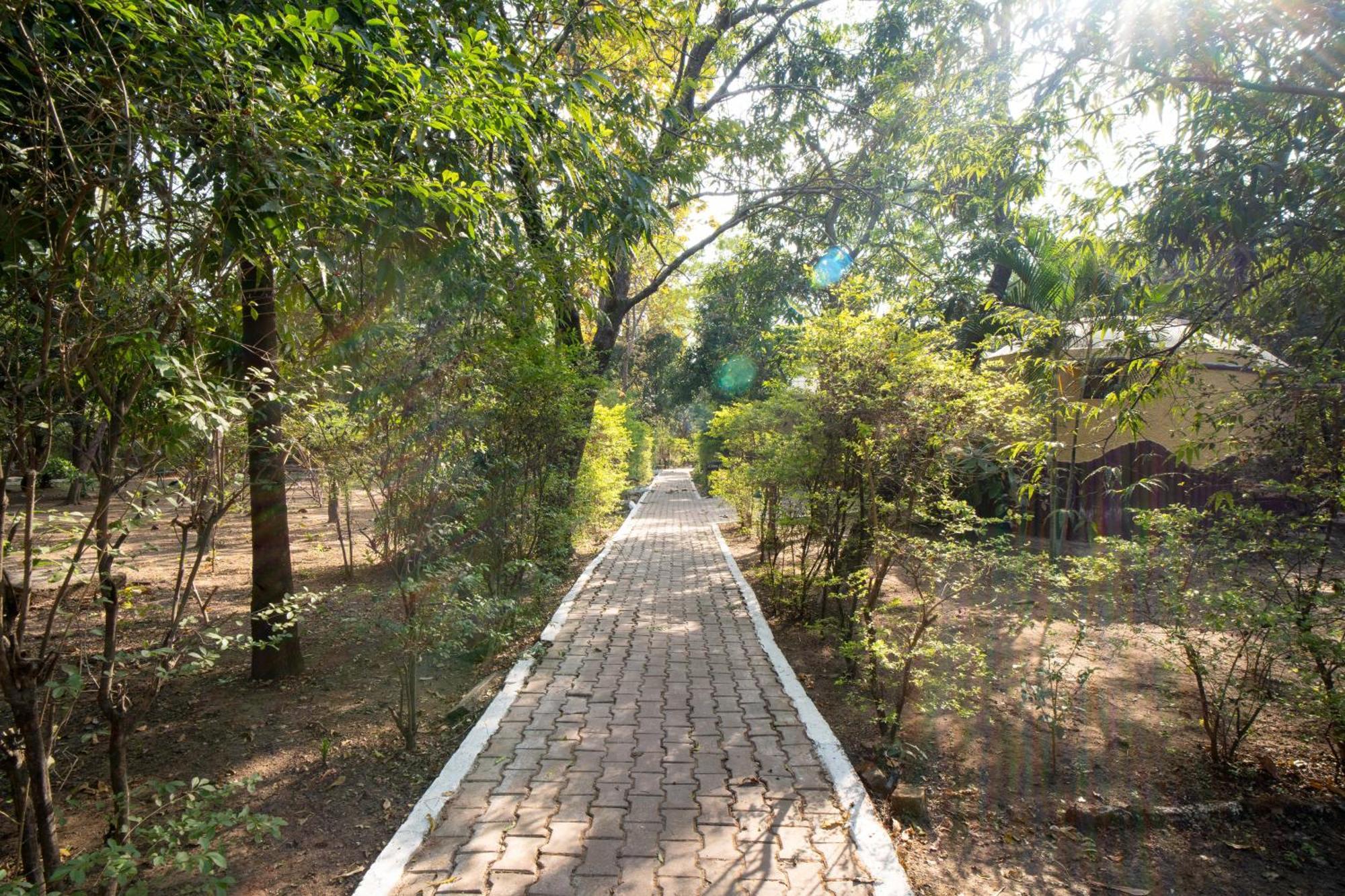 Hotel Treebo Premium Mowgli'S Den, Pench Khawāsa Exterior foto
